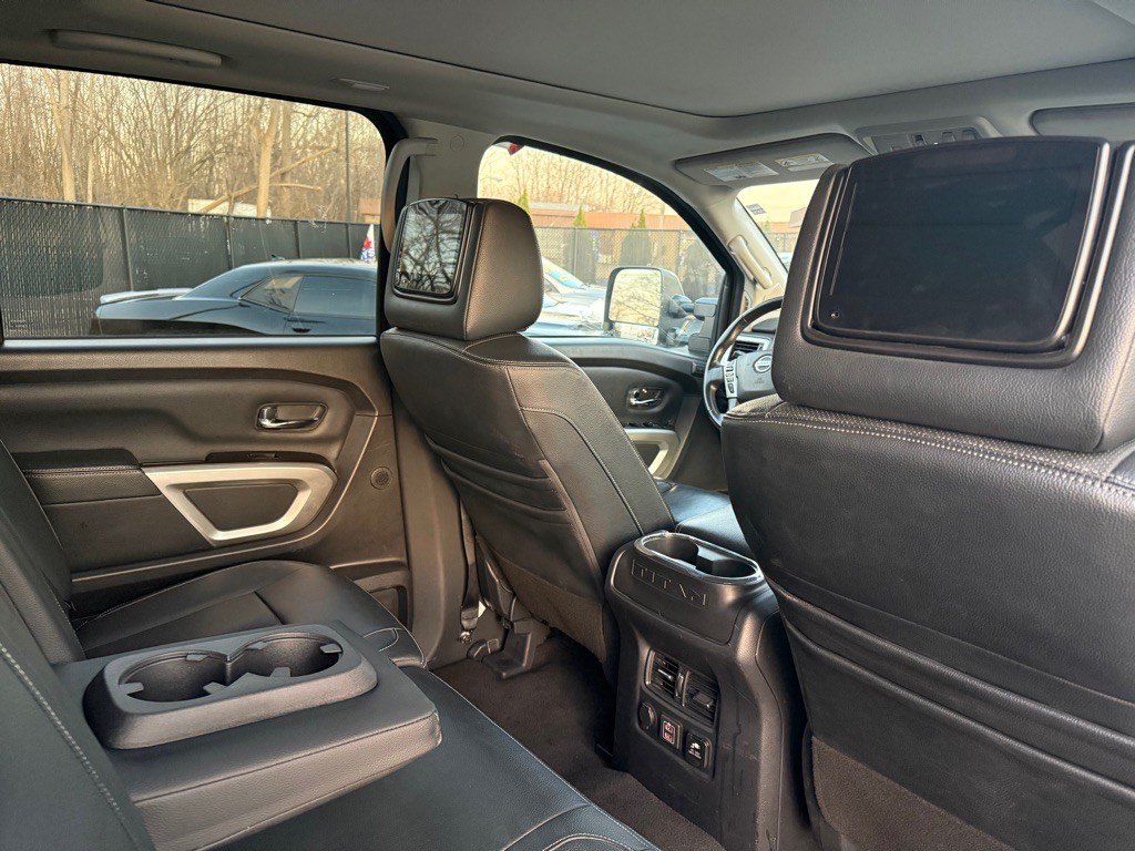 2020 Nissan Titan Image 14