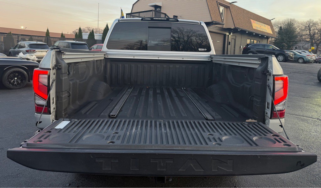 2020 Nissan Titan Image 15