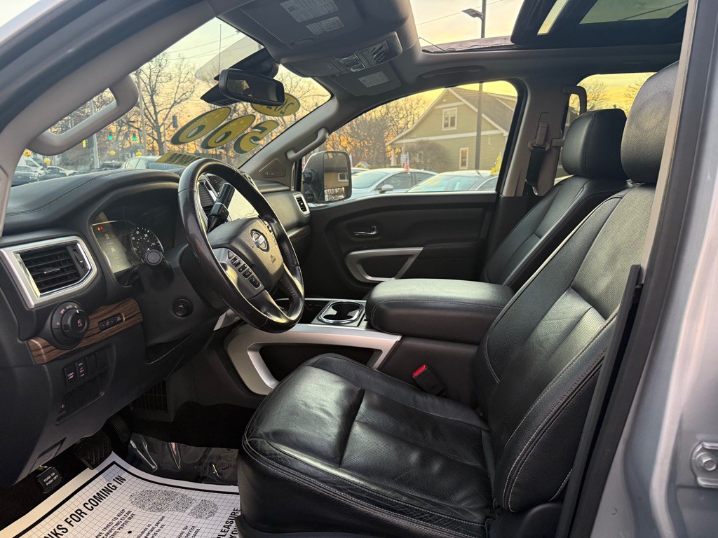 2020 Nissan Titan Image 28