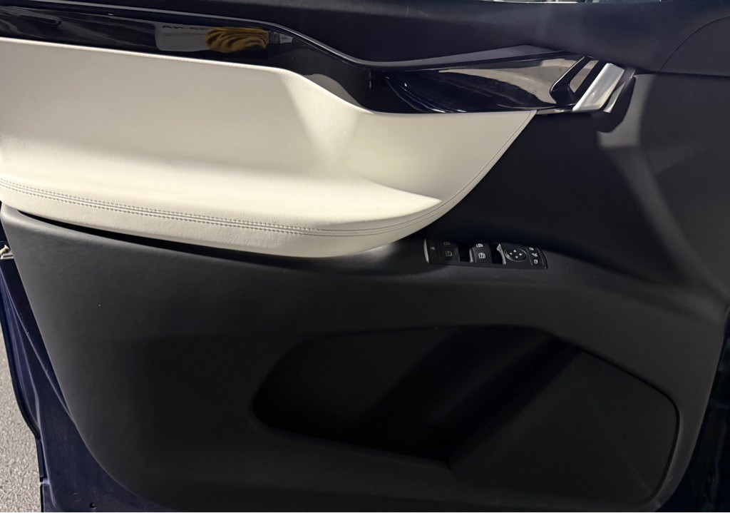 2019 Tesla Model X Image 25