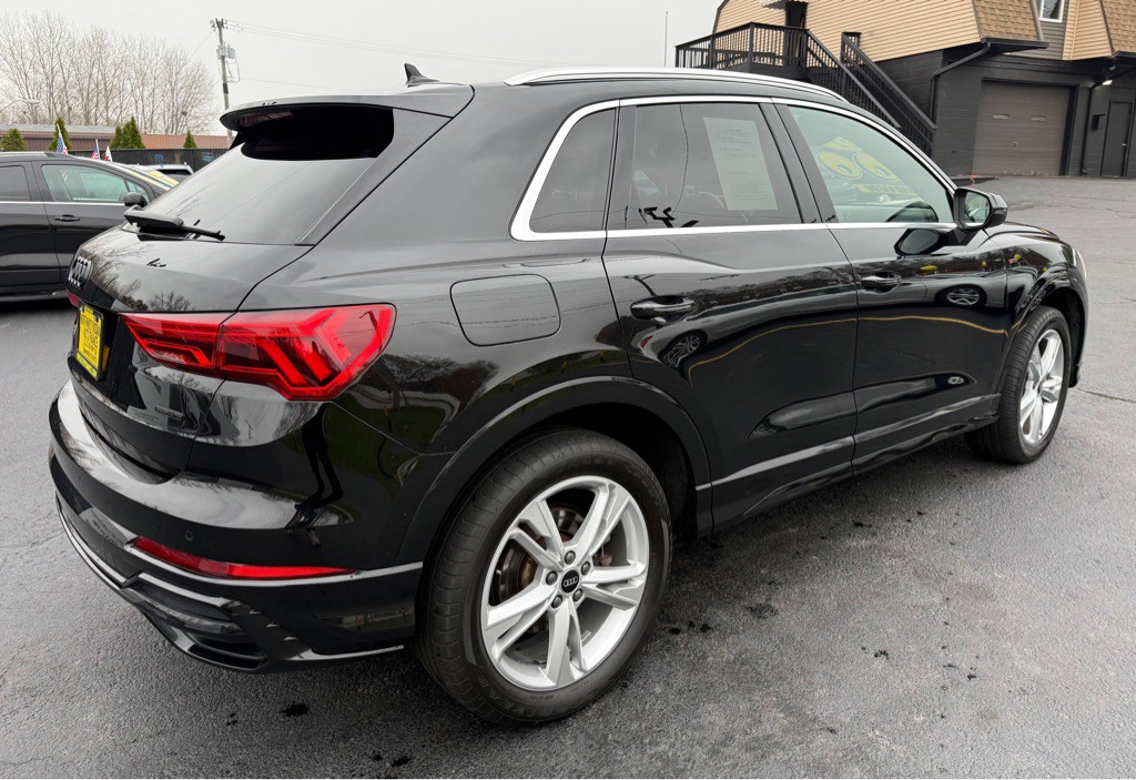 2022 Audi Q3 Image 6