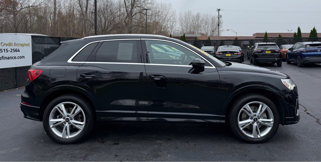 2022 Audi Q3 Image 7