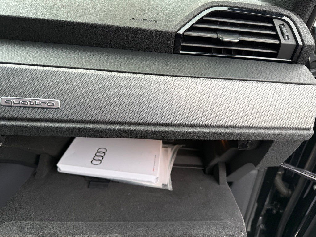 2022 Audi Q3 Image 9