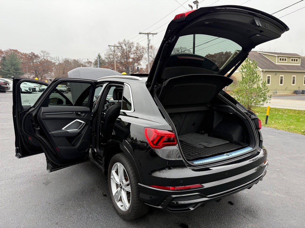 2022 Audi Q3 Image 32