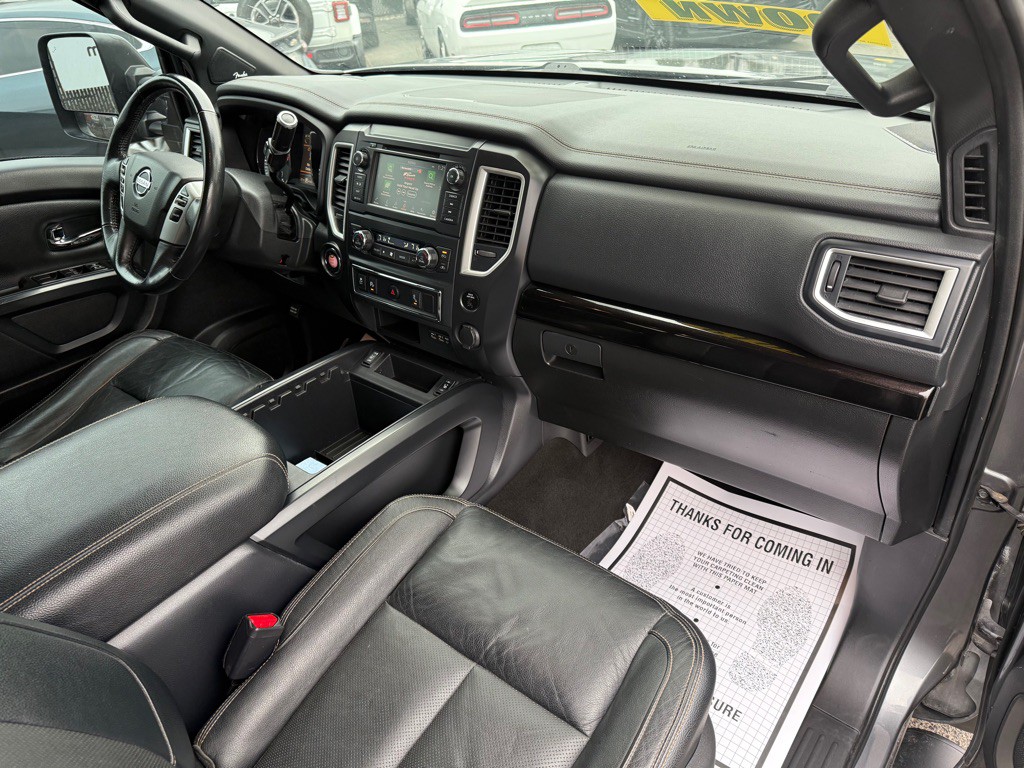 2019 Nissan Titan Image 8