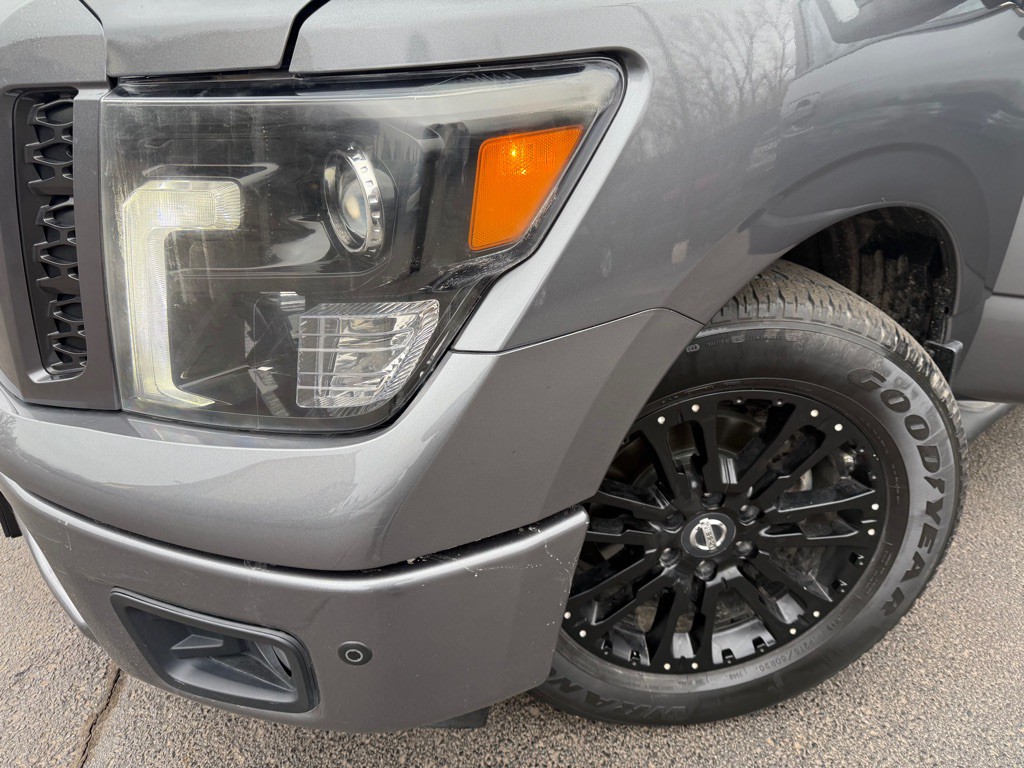 2019 Nissan Titan Image 30