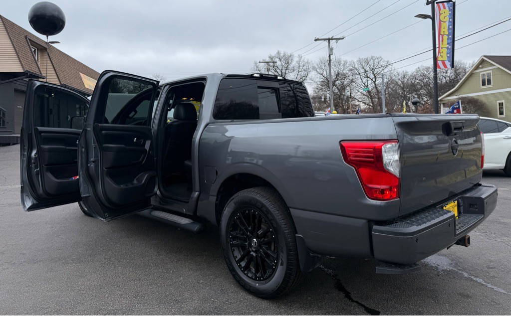 2019 Nissan Titan Image 32