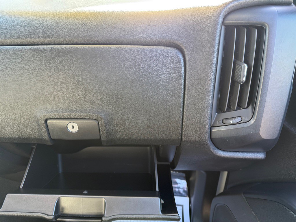 2018 Chevrolet Silverado 1500 Image 9