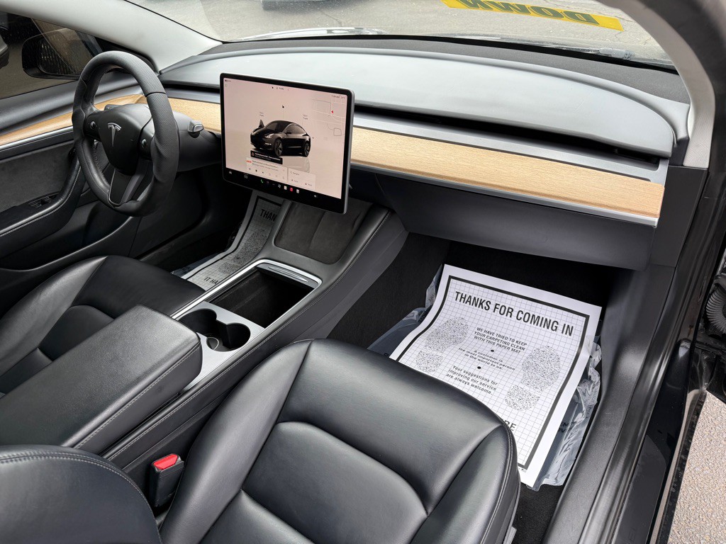 2023 Tesla Model 3 Image 8