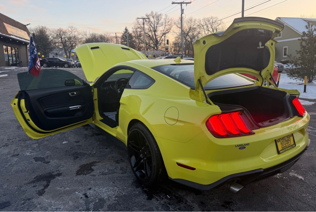 2021 Ford Mustang Image 30