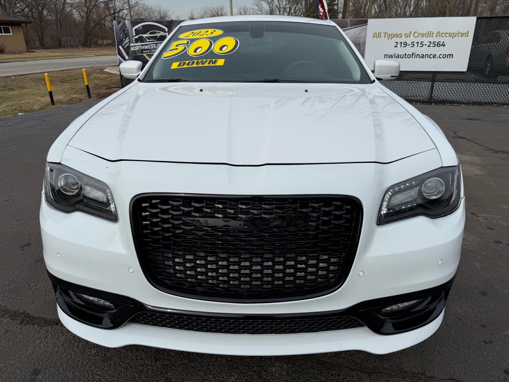 2023 Chrysler 300 Image 2