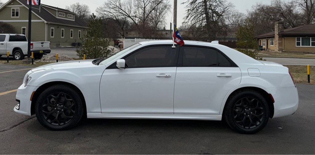 2023 Chrysler 300 Image 7