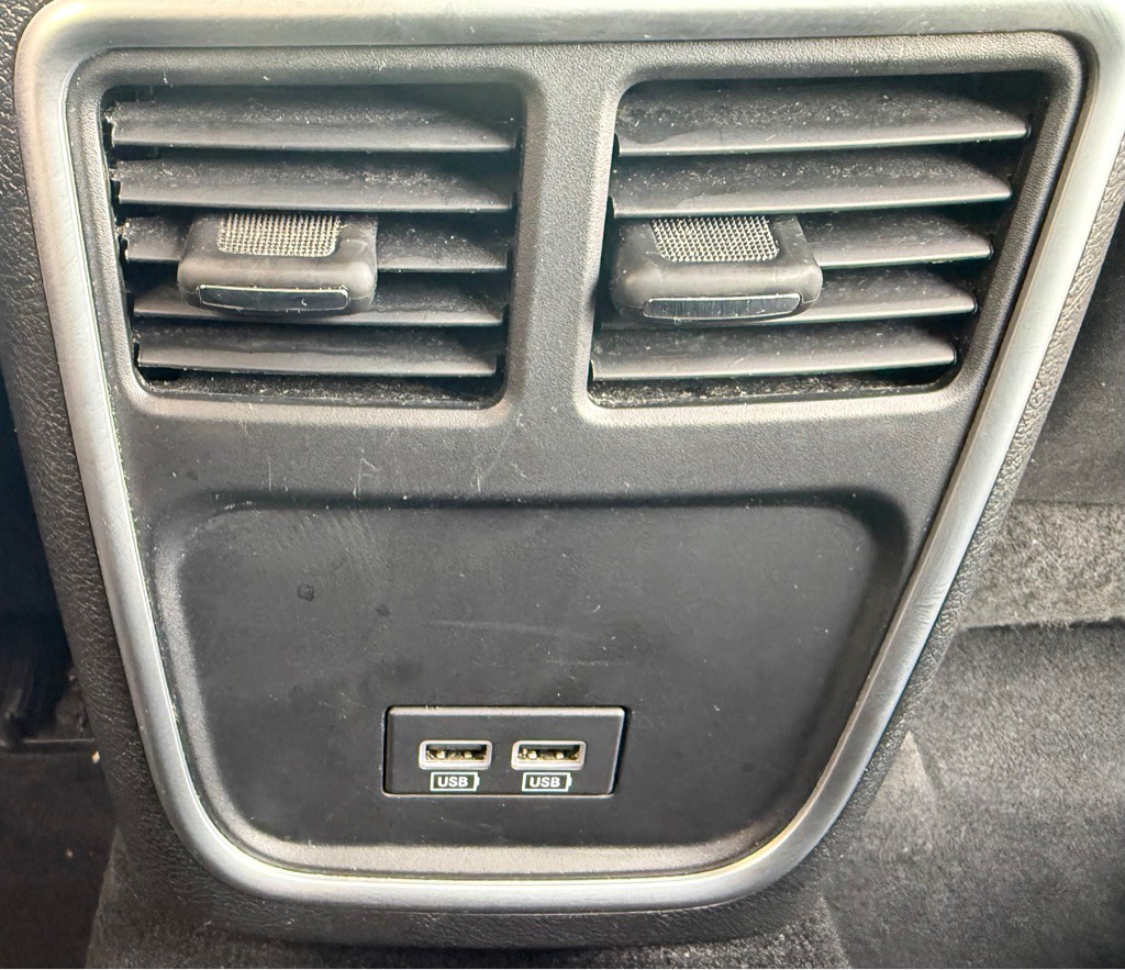 2023 Chrysler 300 Image 11