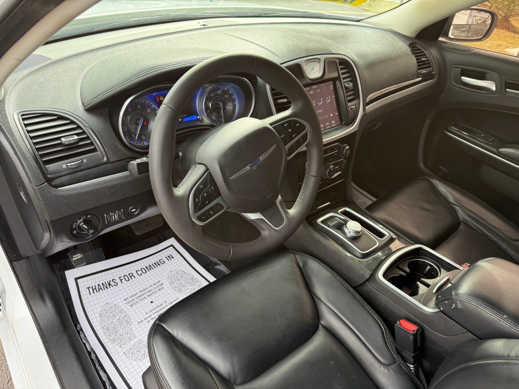 2023 Chrysler 300 Image 15