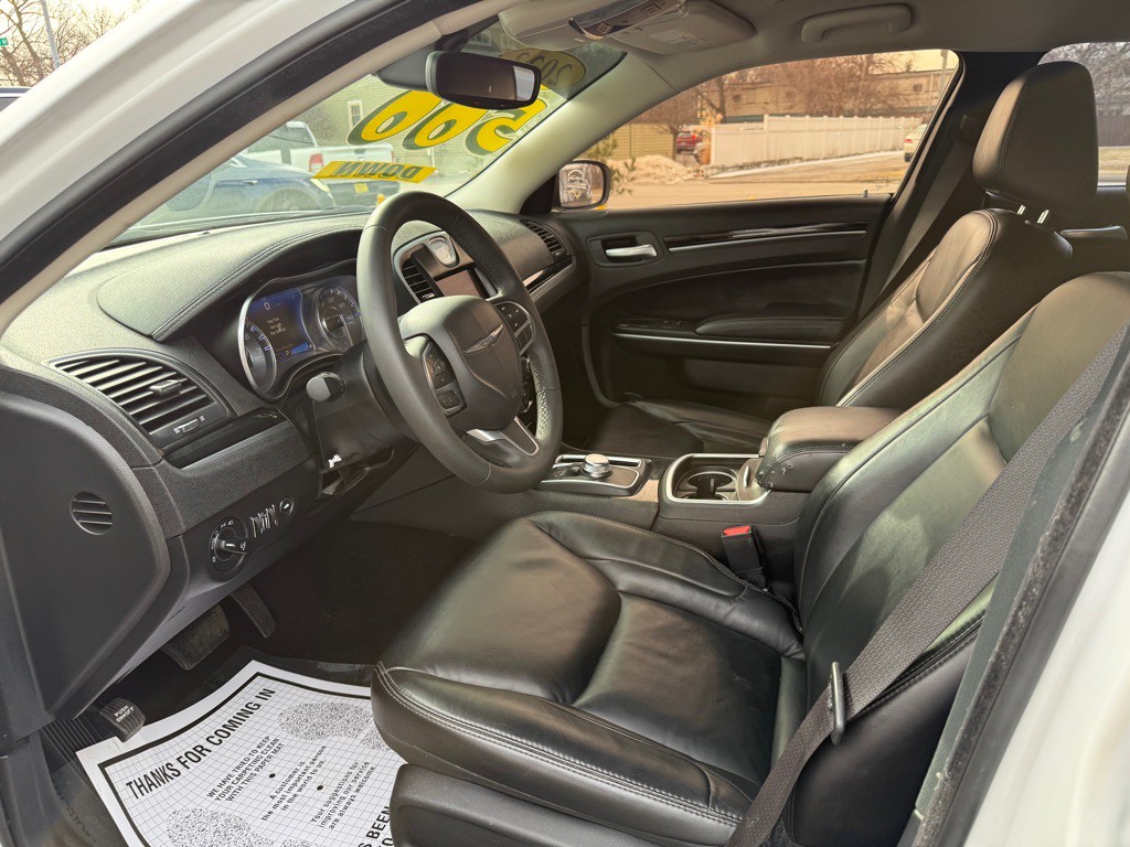 2023 Chrysler 300 Image 27