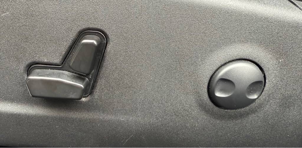 2023 Chrysler 300 Image 28