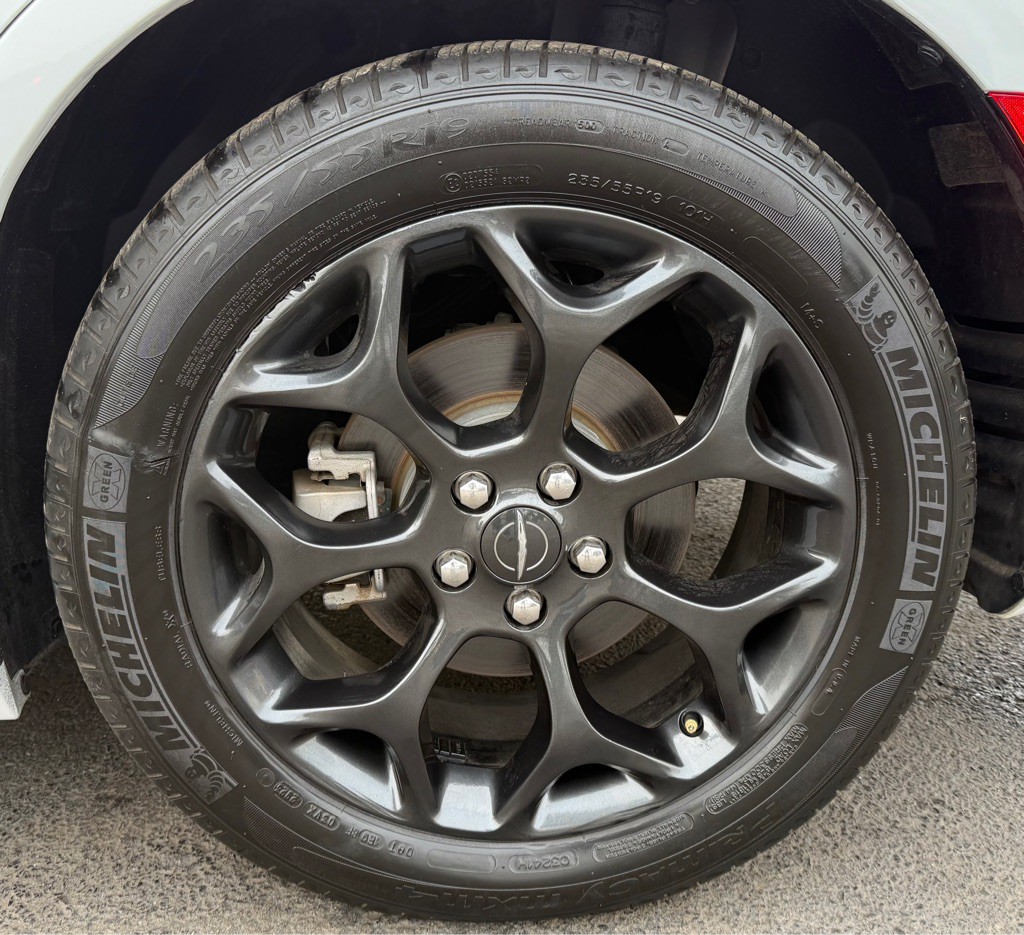 2023 Chrysler 300 Image 32