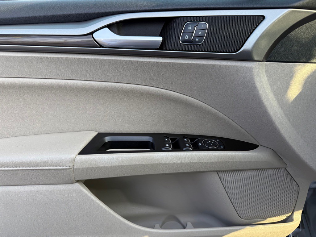 2017 Ford Fusion Image 28