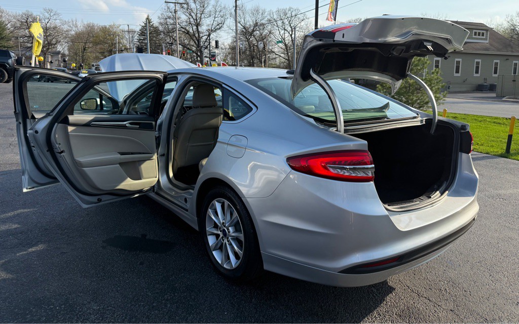 2017 Ford Fusion Image 32