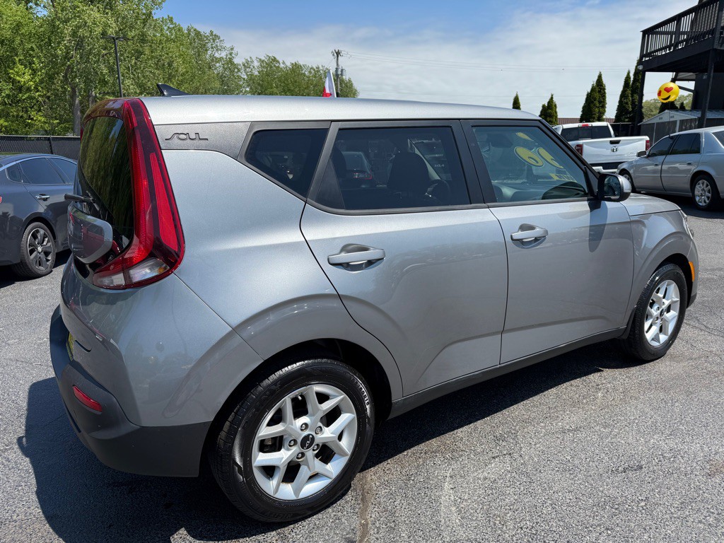 2022 Kia Soul Image 6