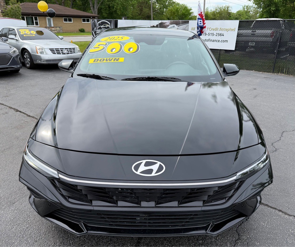 2025 Hyundai Elantra Image 2