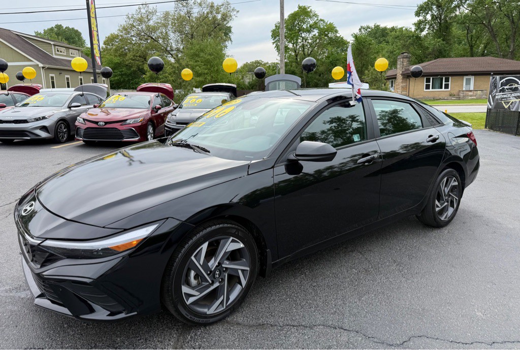 2025 Hyundai Elantra Image 3