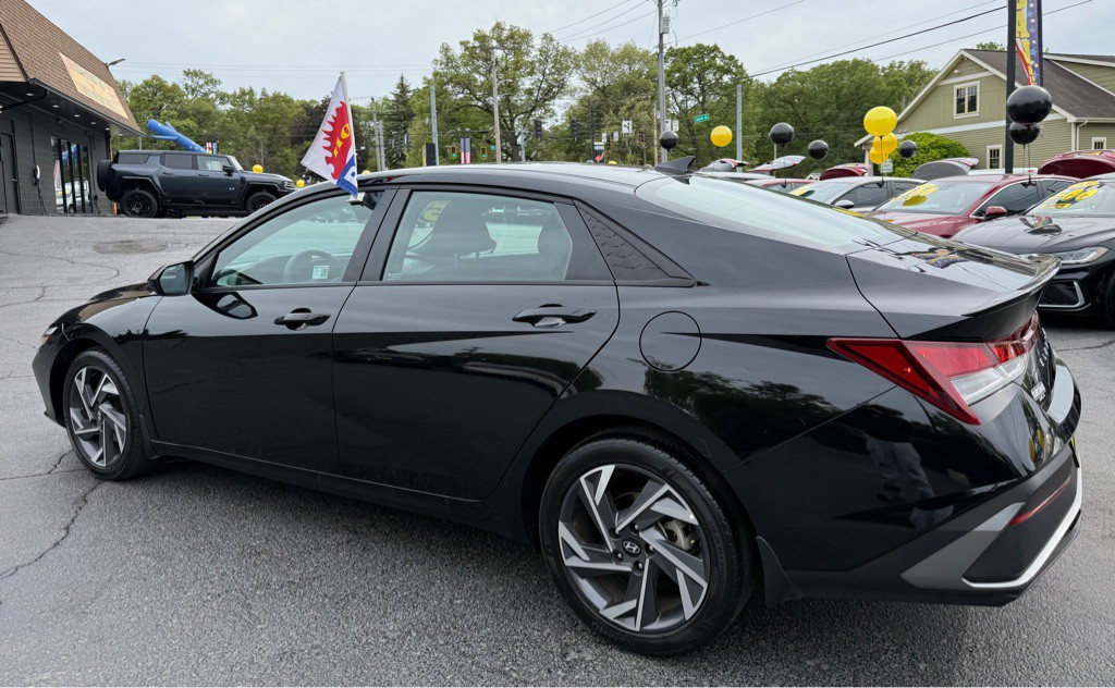 2025 Hyundai Elantra Image 4