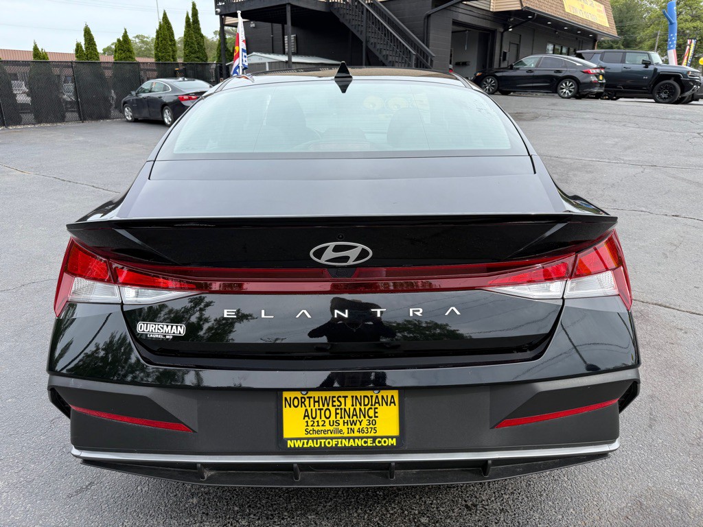 2025 Hyundai Elantra Image 5
