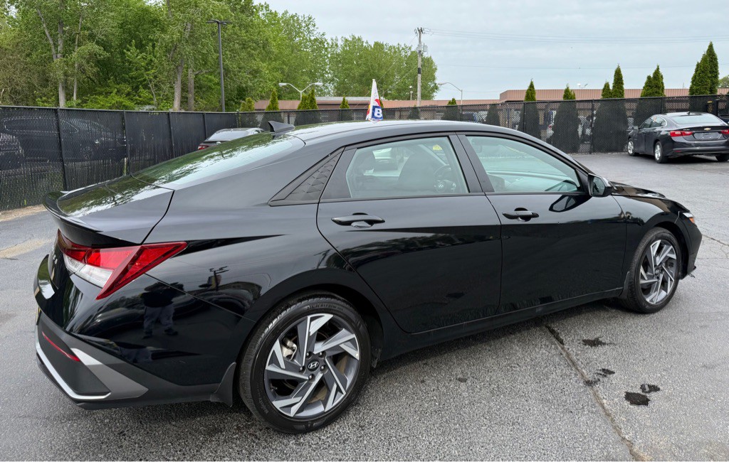 2025 Hyundai Elantra Image 6