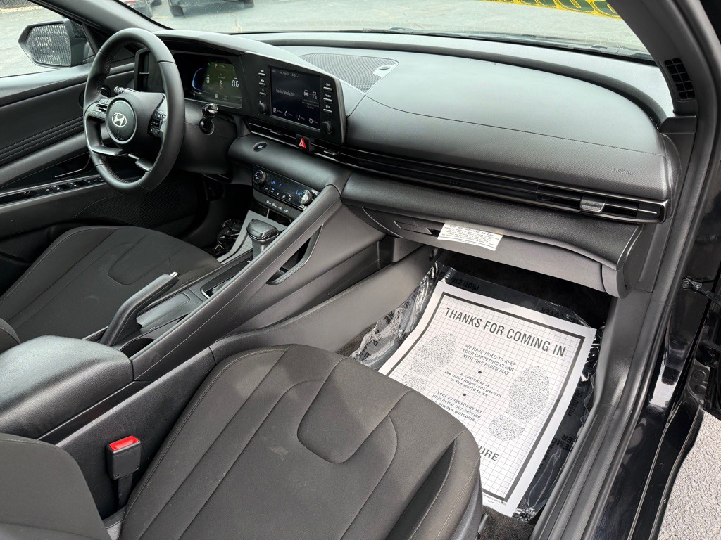 2025 Hyundai Elantra Image 8