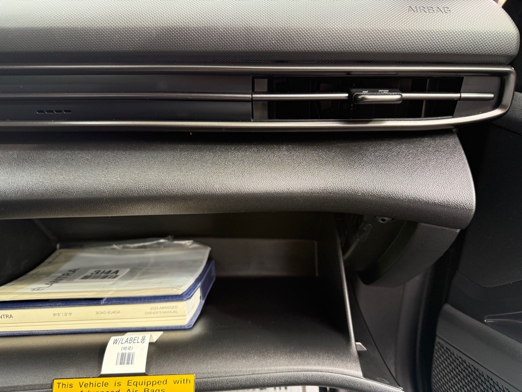 2025 Hyundai Elantra Image 9