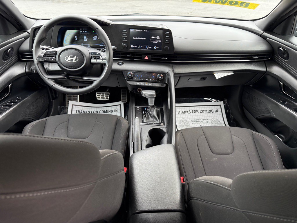 2025 Hyundai Elantra Image 10