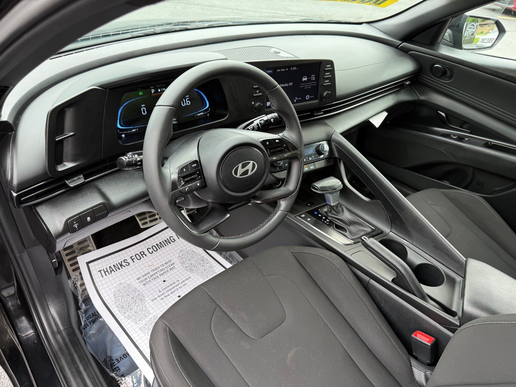 2025 Hyundai Elantra Image 14