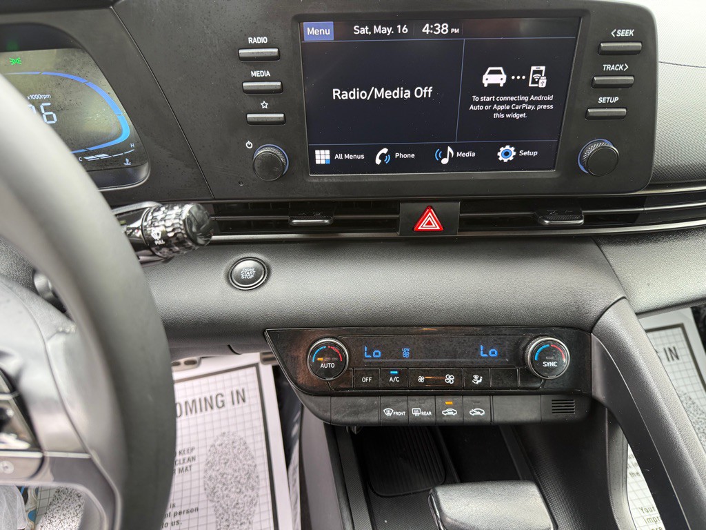 2025 Hyundai Elantra Image 15