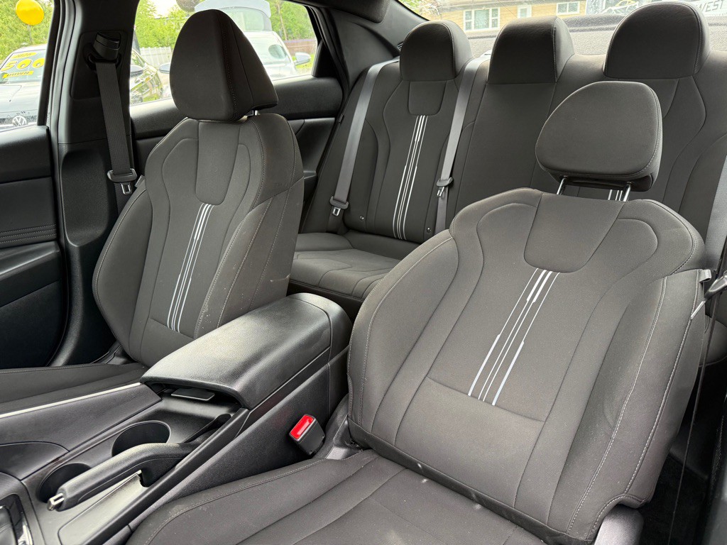 2025 Hyundai Elantra Image 24