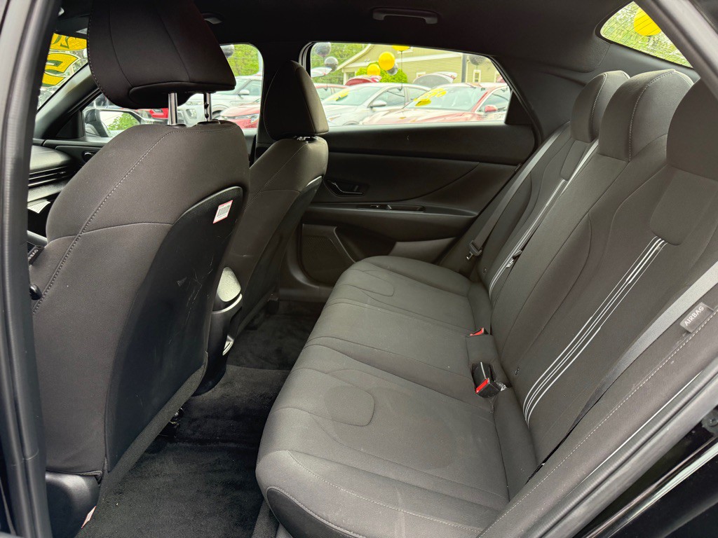 2025 Hyundai Elantra Image 25