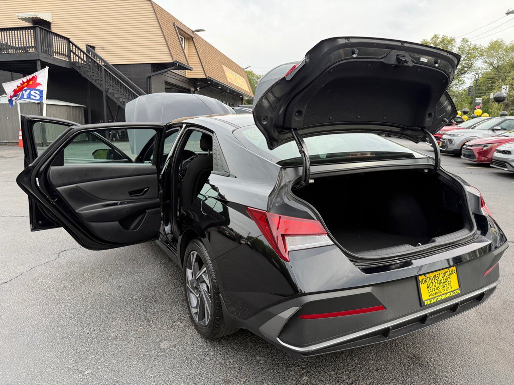 2025 Hyundai Elantra Image 32
