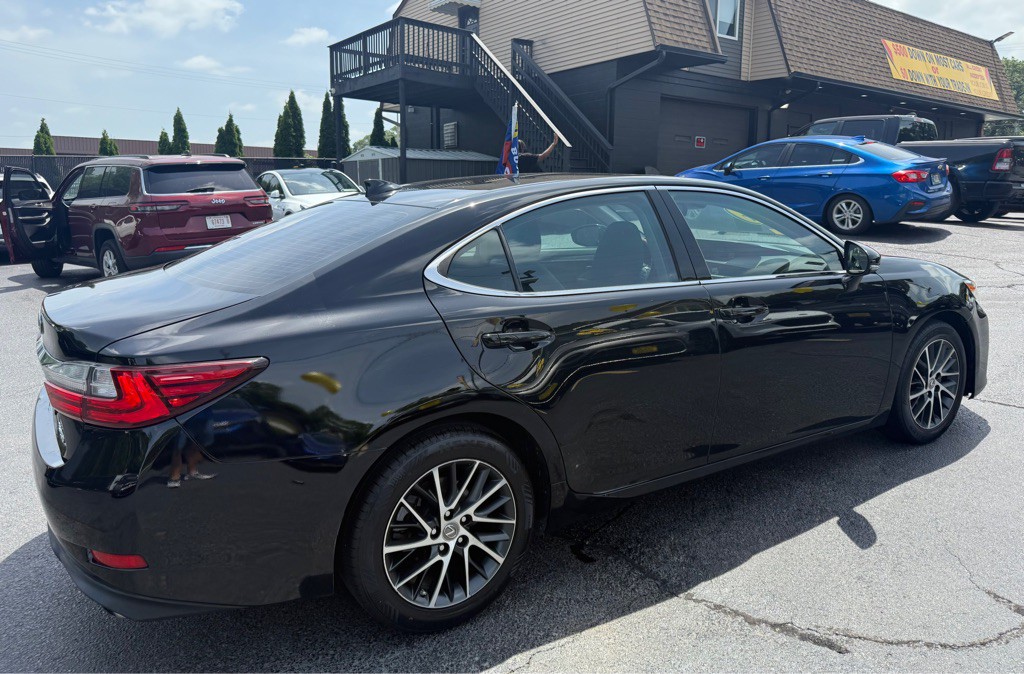 2017 Lexus ES 350 Image 6