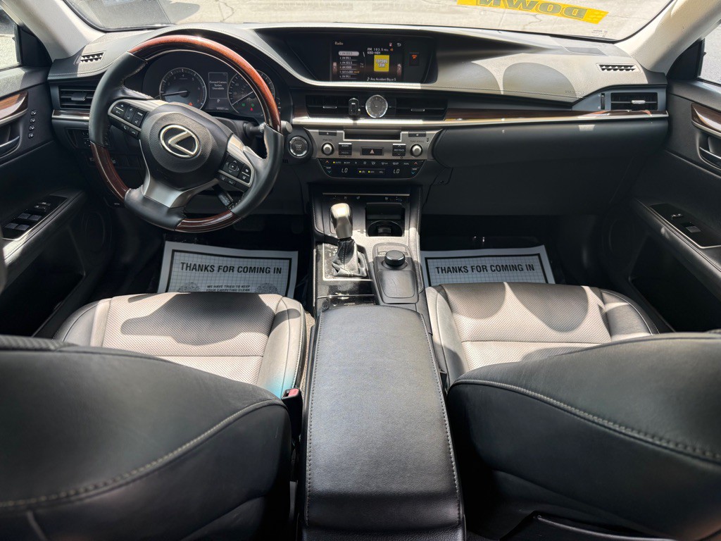 2017 Lexus ES 350 Image 10