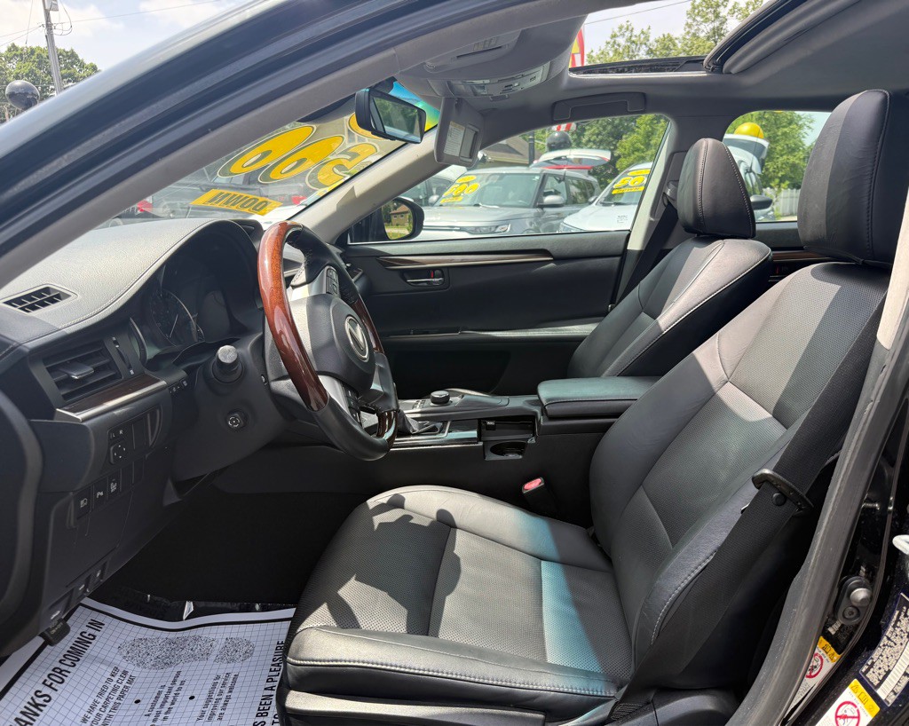 2017 Lexus ES 350 Image 28