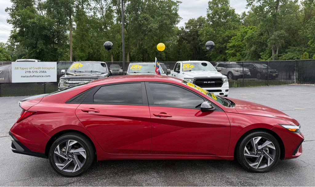 2025 Hyundai Elantra Image 7