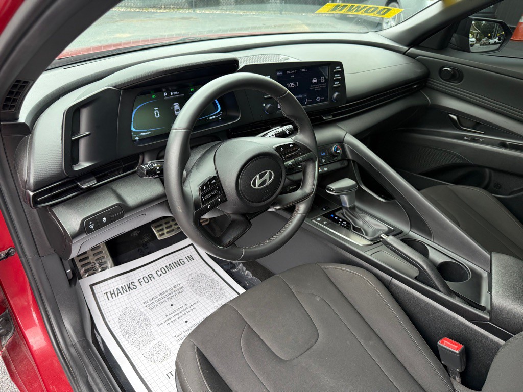 2025 Hyundai Elantra Image 13