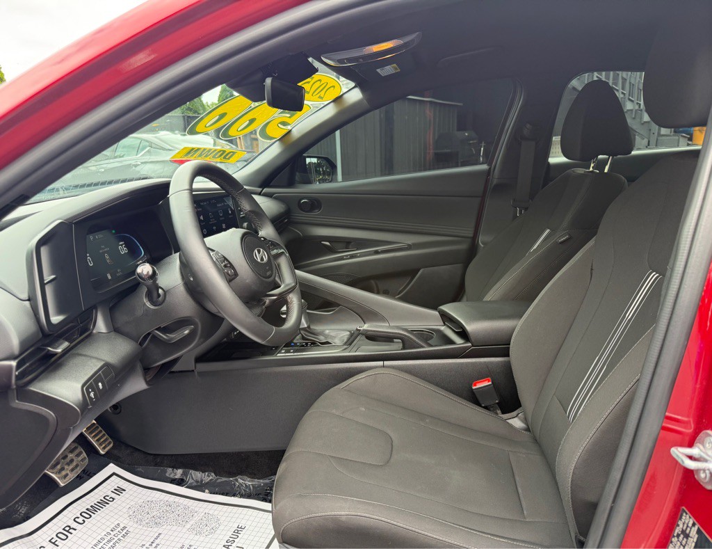 2025 Hyundai Elantra Image 25