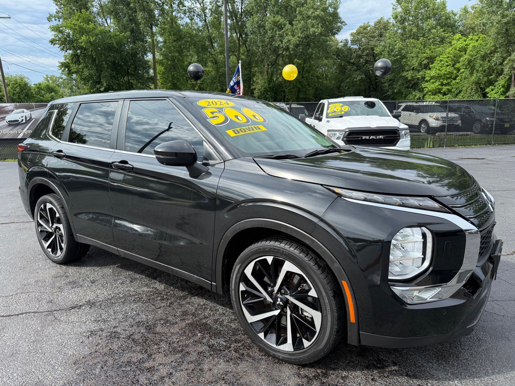 2024 Mitsubishi Outlander Image 1