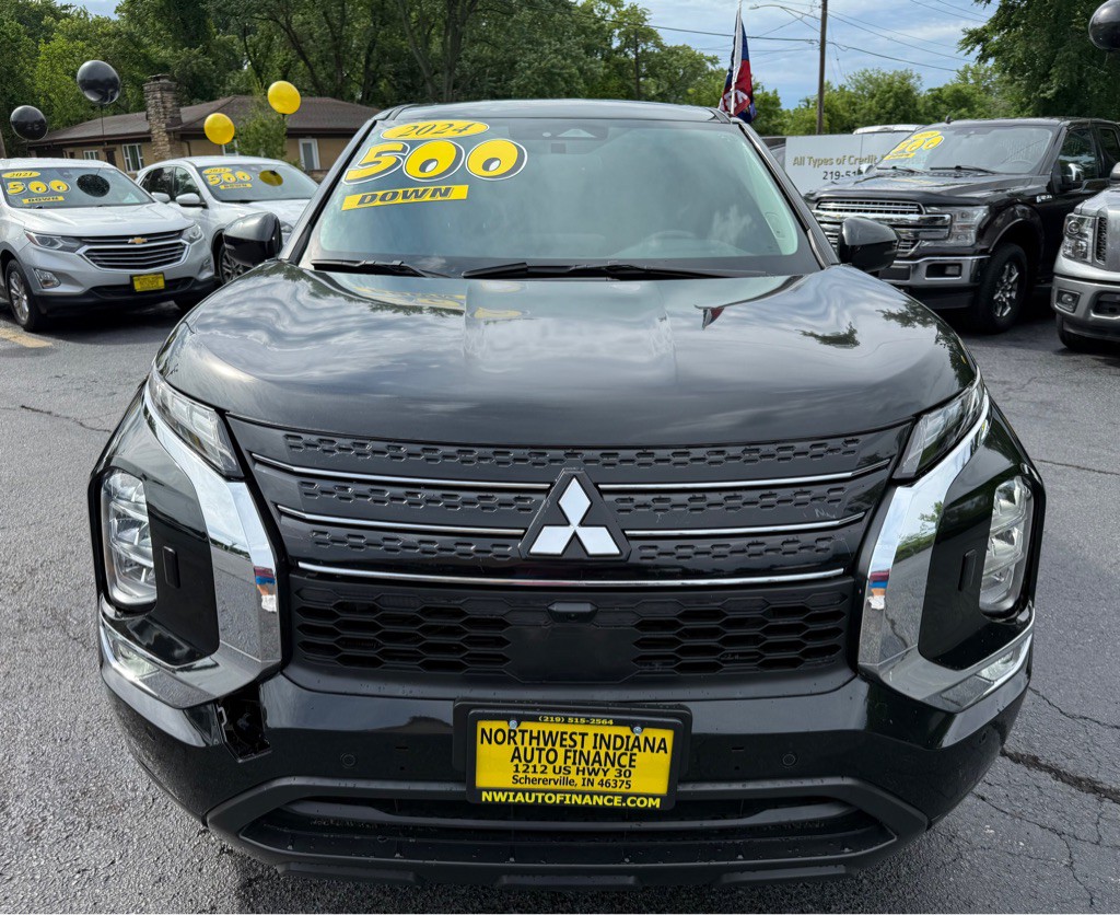 2024 Mitsubishi Outlander Image 2
