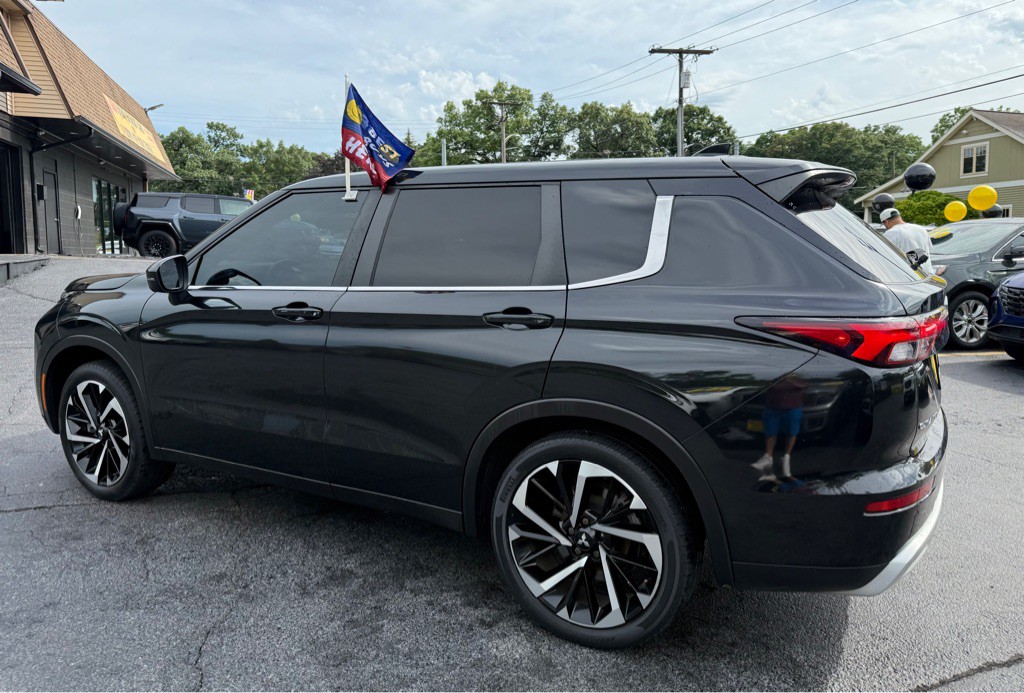 2024 Mitsubishi Outlander Image 4