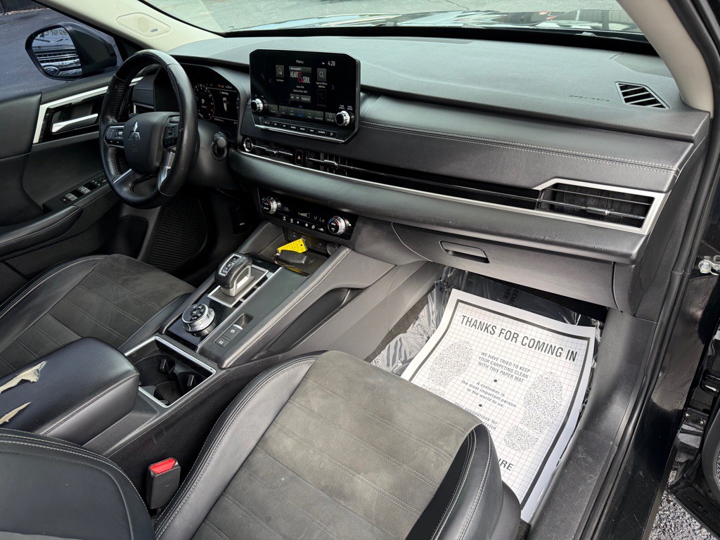 2024 Mitsubishi Outlander Image 8