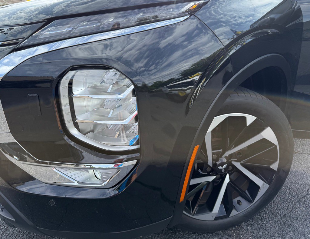 2024 Mitsubishi Outlander Image 30