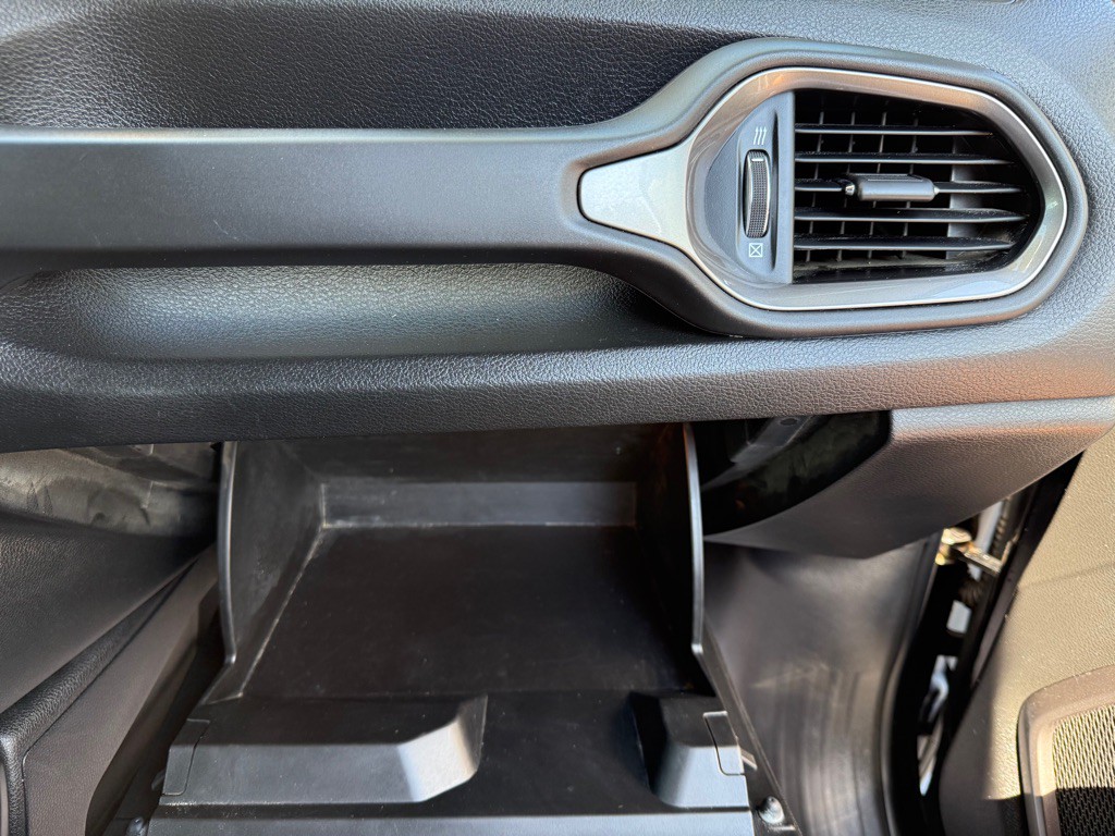 2022 Jeep Renegade Image 9