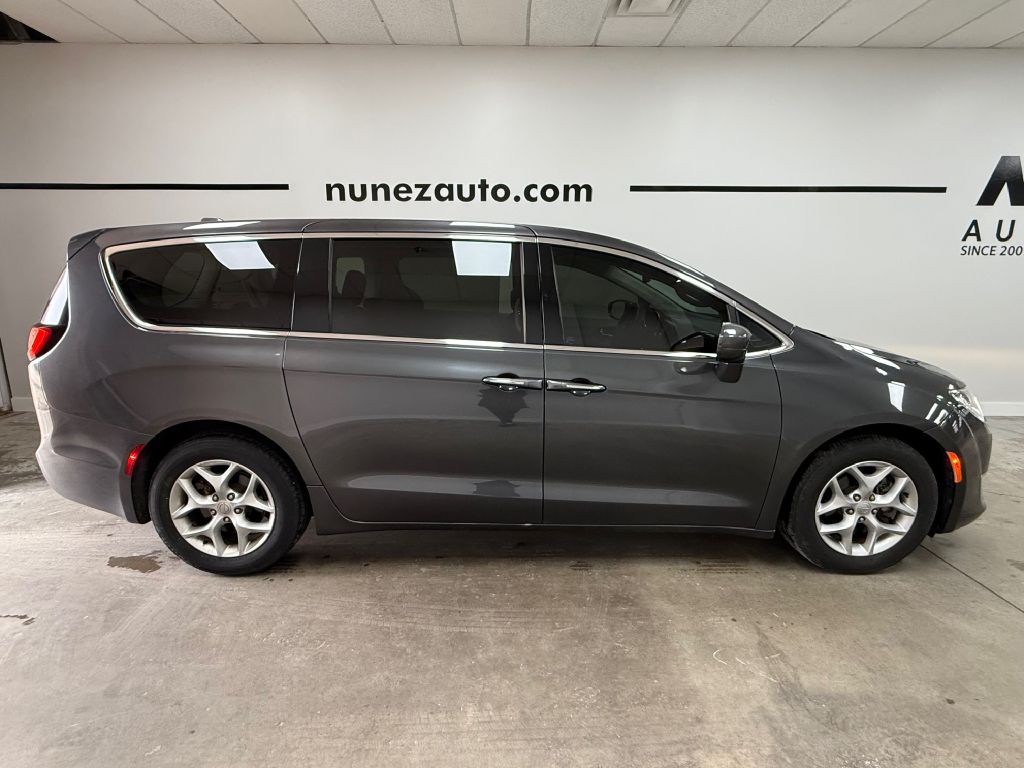 2019 Chrysler Pacifica Image 2